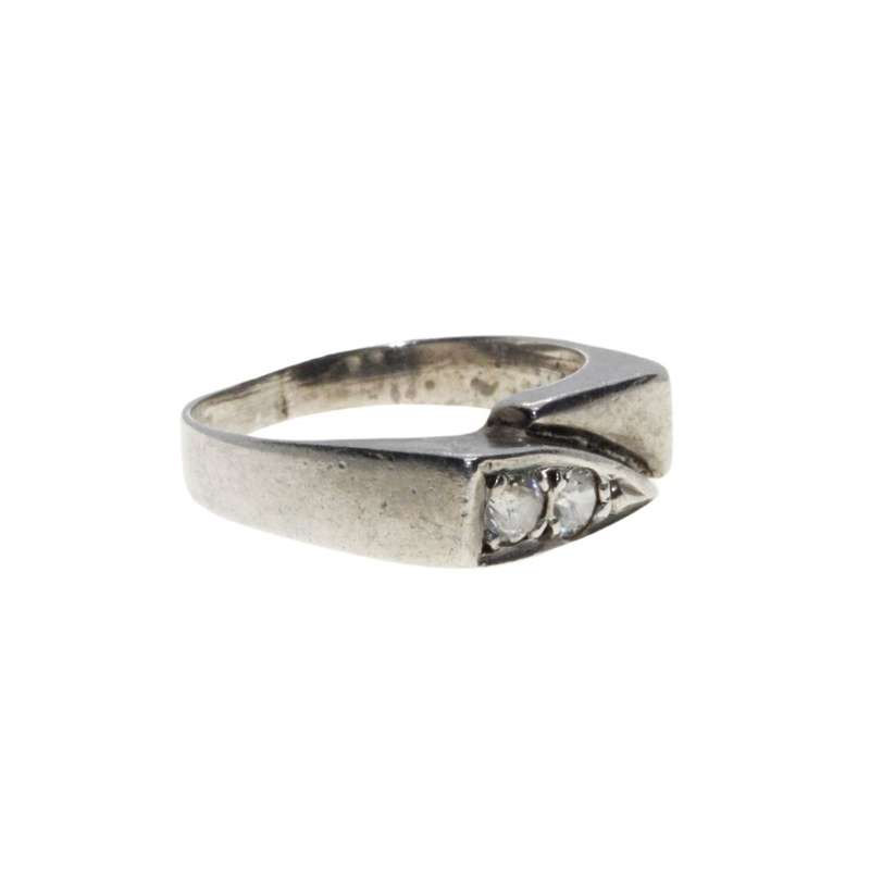 Ring - Vintage Silver Tone Delicate Band with Intricate Centre Design with 2 x Diamantes - ML3235