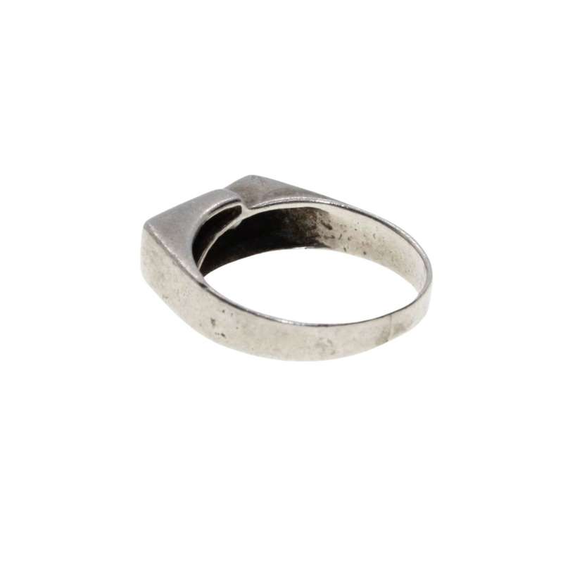 Ring - Vintage Silver Tone Delicate Band with Intricate Centre Design with 2 x Diamantes - ML3235