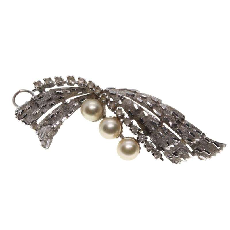 Pendant - Silver Tone Large Intricate Textured Twirl Design with 3 Faux Pearls - ML3272