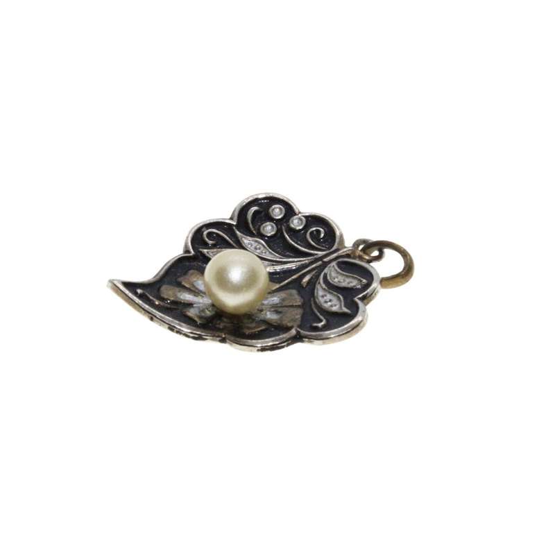 Pendant - Silver Tone & Black Leaf Pendant with Faux Pearl - ML3300