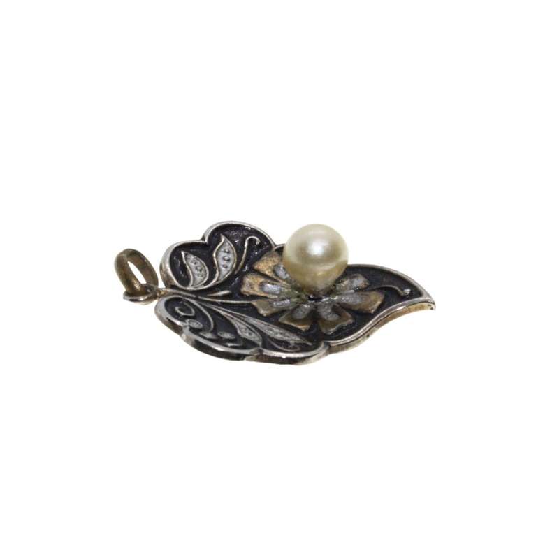 Pendant - Silver Tone & Black Leaf Pendant with Faux Pearl - ML3300