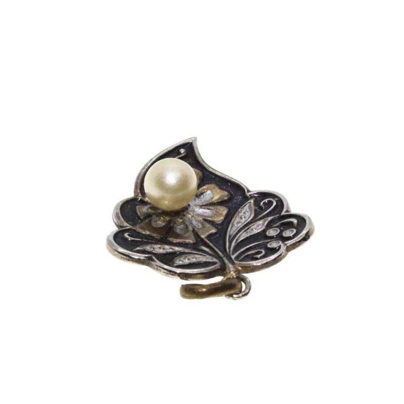 Pendant - Silver Tone & Black Leaf Pendant with Faux Pearl - ML3300
