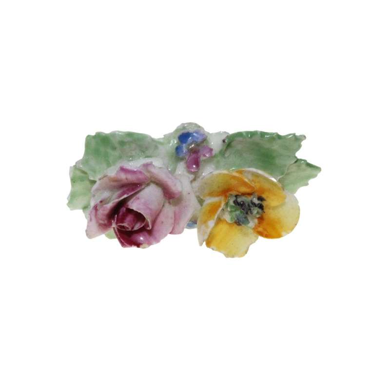 Brooch - Gold Tone Vintage Delicate Porcelain Roses with Leaves - ML3308