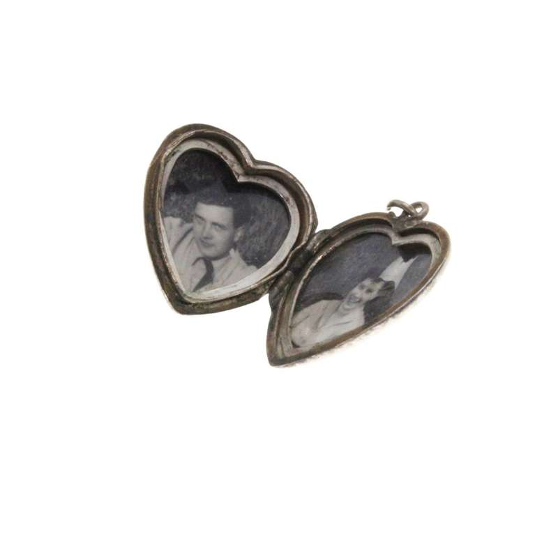 Pendant  - Silver stamped Heart Locket +-1940/50 era. Lines engraved on front of Heart - ML3328