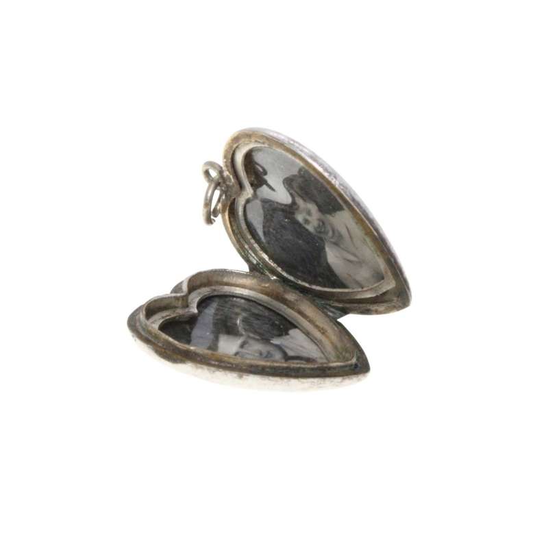 Pendant  - Silver stamped Heart Locket +-1940/50 era. Lines engraved on front of Heart - ML3328