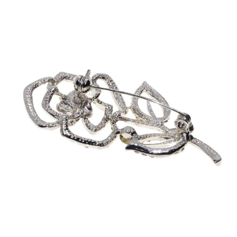 Brooch - Silver Tone Beautiful Rose Shape Surrounded by Diamantes. 5 Clear Pink Rhinestones - ML3340