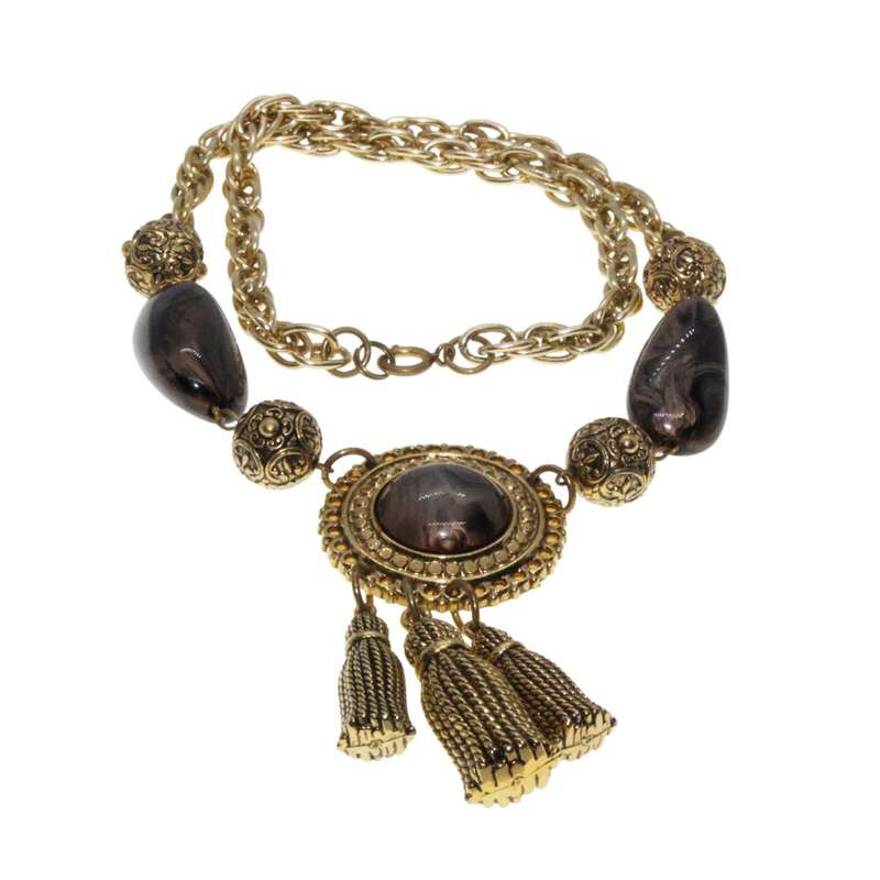 Necklace - Gold Tone Vintage Beaded Necklace. Centre Large Piece. Gold Tone Tassles - ML3353