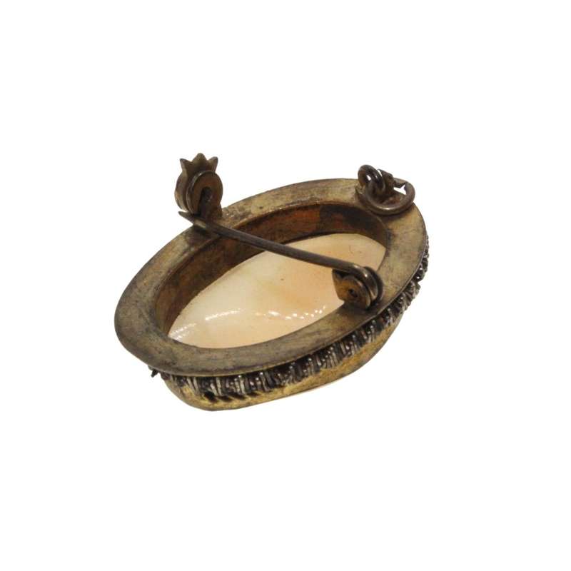 Brooch - Gold Tone Filigree Design. Lady Cameo - ML3355