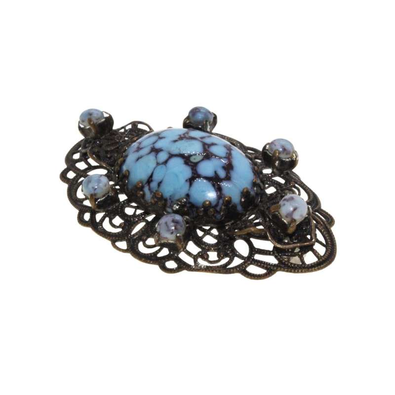 Brooch - Brass Tone Vintage Brooch. Large Oval Centre Stone. Small Stones Surrounding - ML3357