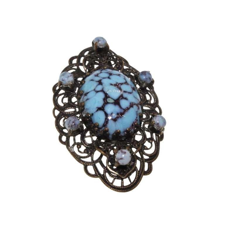 Brooch - Brass Tone Vintage Brooch. Large Oval Centre Stone. Small Stones Surrounding - ML3357