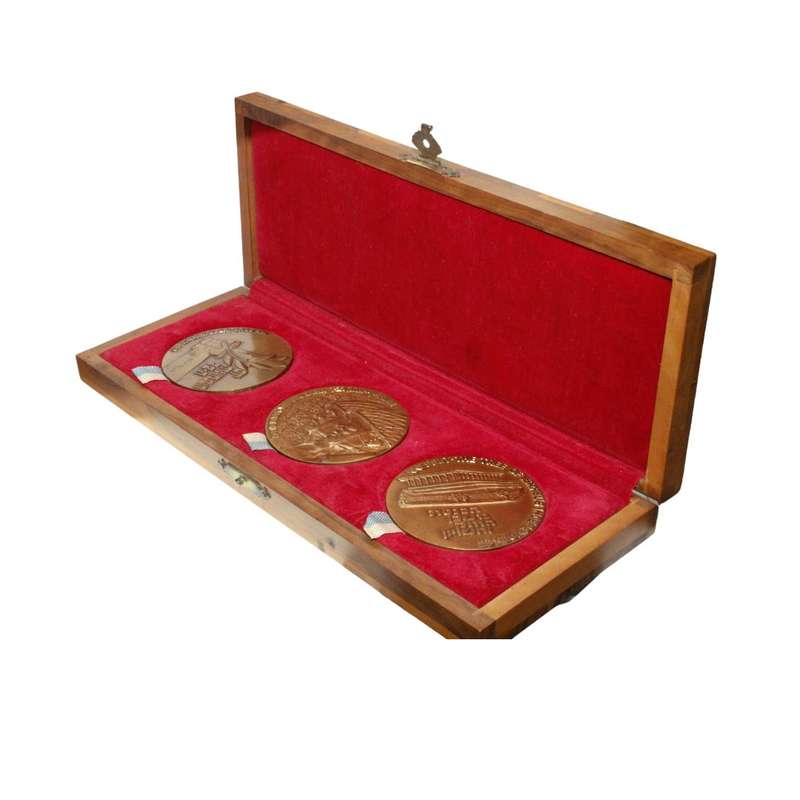 Antiques - Brass Coin Medallions. Golda Meir Branded. Original Box. 22nd Independance Day - ML3360