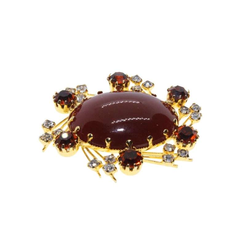 Brooch - Gold Tone Sparkly Vintage Flower & Leaf shape. Rhinestones. Centre Stone. Claws. - ML3399