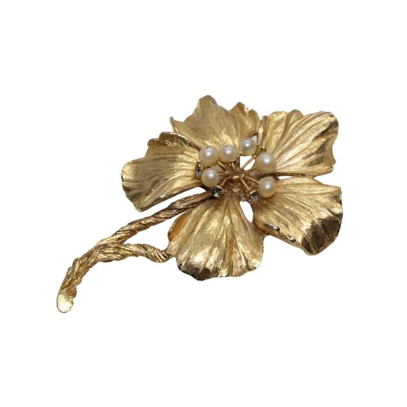 Brooch - Gold Tone Flower brooch. Stem with Flower and Faux Pearls and Diamantes - ML3537