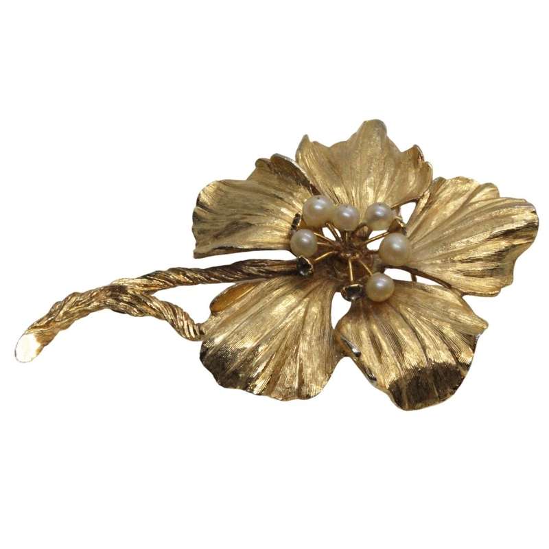 Brooch - Gold Tone Flower brooch. Stem with Flower and Faux Pearls and Diamantes - ML3537
