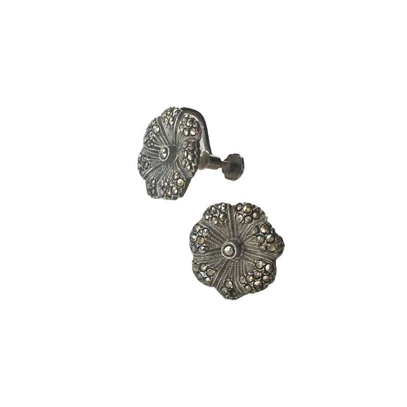 Earrings - Vintage Silver Tone Beautiful Filigree Flower Clip on Earrings - ML3567