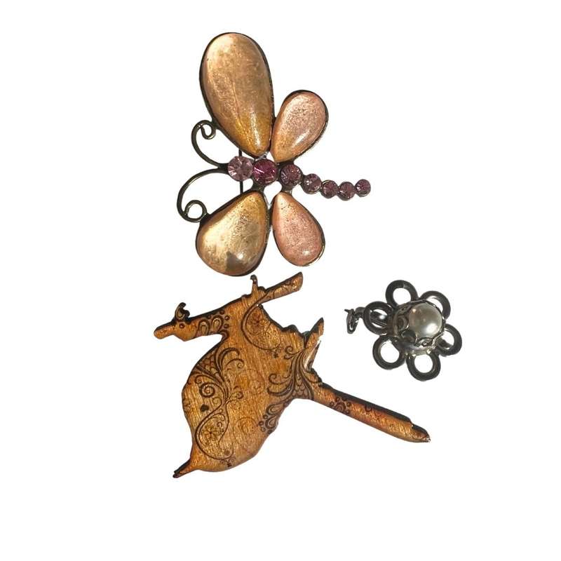 Brooches - 3 x Brooches - Bird, Butterfly and Flower - ML3569