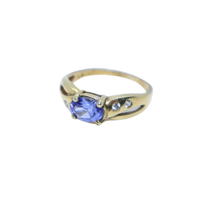 Ring - Silver Gilt ring centre blue stone 2 clear stones on both sides of band - ML3613