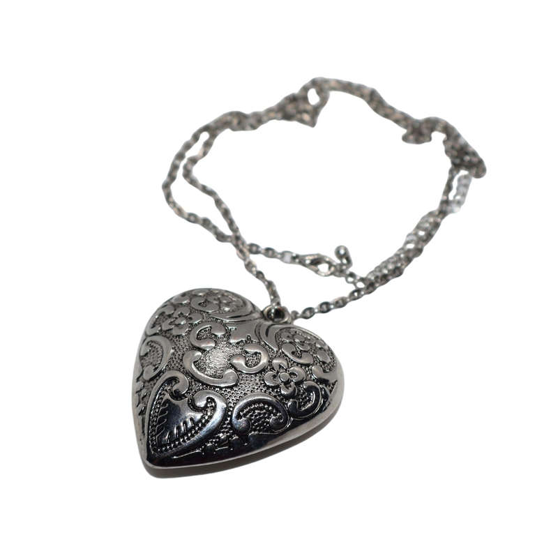 Pendant - Silver Tone large heart pendant with engraved design with chain - ML3627