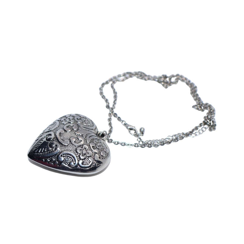 Pendant - Silver Tone large heart pendant with engraved design with chain - ML3627