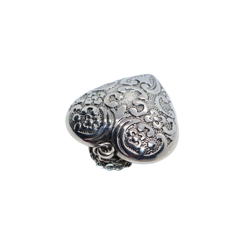 Pendant - Silver Tone large heart pendant with engraved design with chain - ML3627