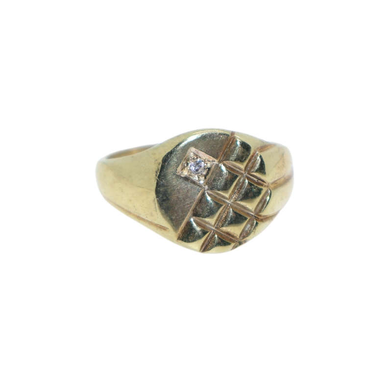 Ring - Silver Gilt  (mens)  signet ring.  Raised squares and a single clear stone - ML3632
