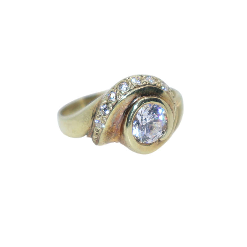 Ring - Silver Gilt ladies shell shape . large clear stone in centre and clear stones - ML3633