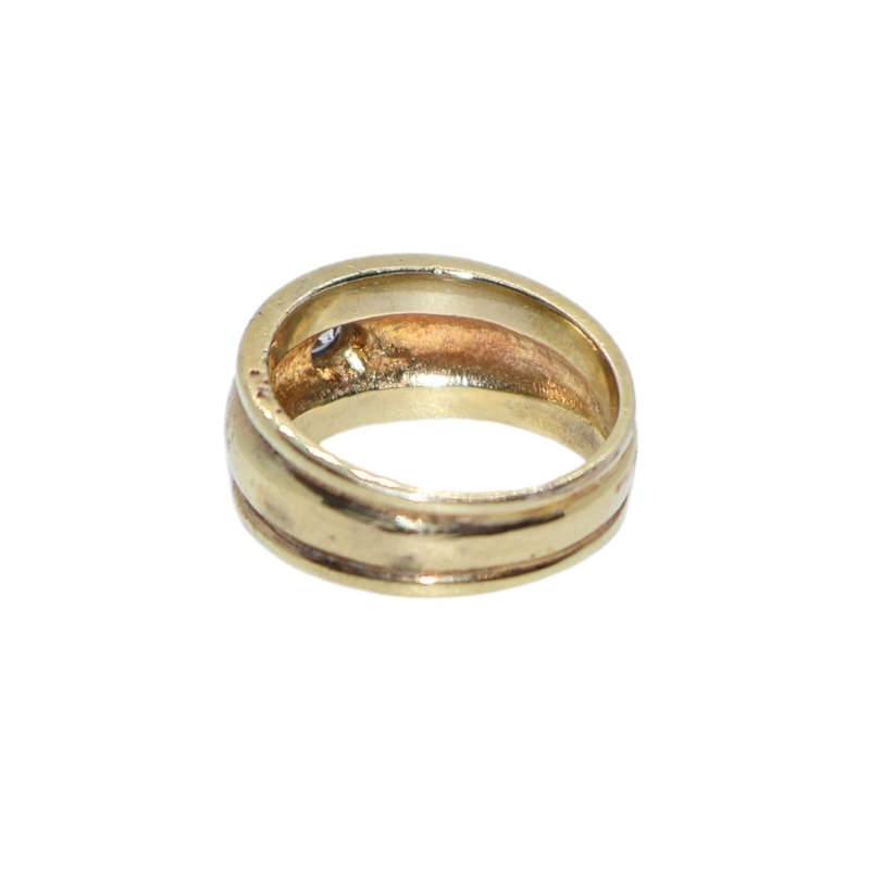 Ring - Silver Gilt . Wide rin. Thin bands on either side. Clear stone in centre - ML3638