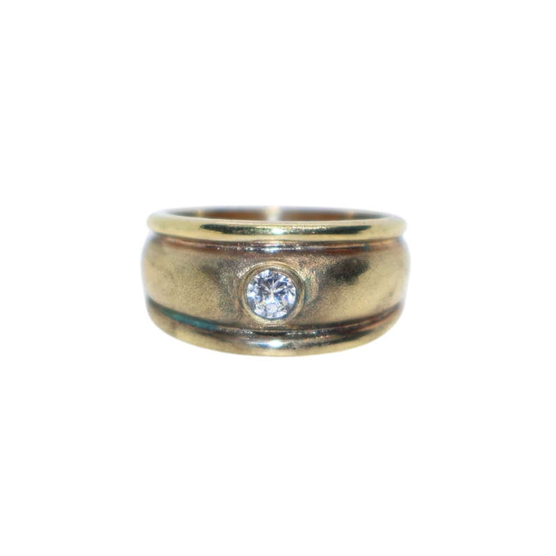 Ring - Silver Gilt . Wide rin. Thin bands on either side. Clear stone in centre - ML3638