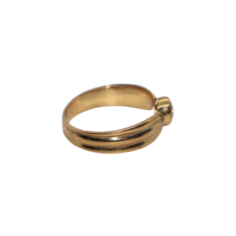 Ring - Silver Gilt . Bow style shape. Clear stone in Cabochon setting - ML3644