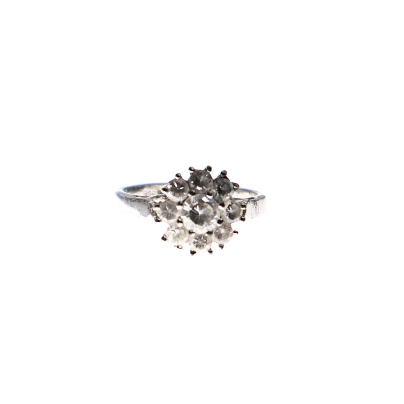 Ring - 925 Silver flower design. Large centre stone surrounded  with smaller stones - ML3670
