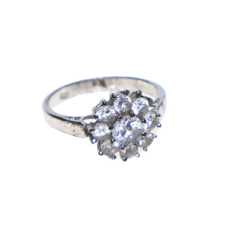 Ring - 925 Silver flower design. Large centre stone surrounded  with smaller stones - ML3670