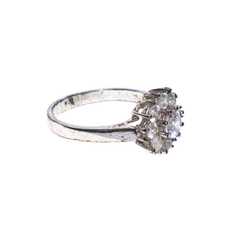 Ring - 925 Silver flower design. Large centre stone surrounded  with smaller stones - ML3670