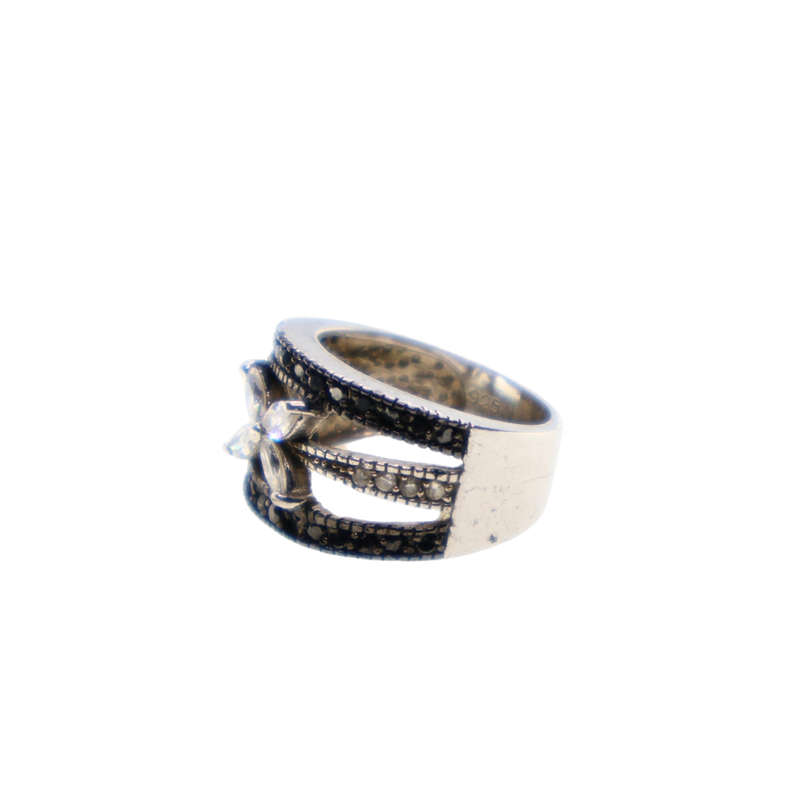 Ring - 925 Silver. Clear flower in centre - ML3679
