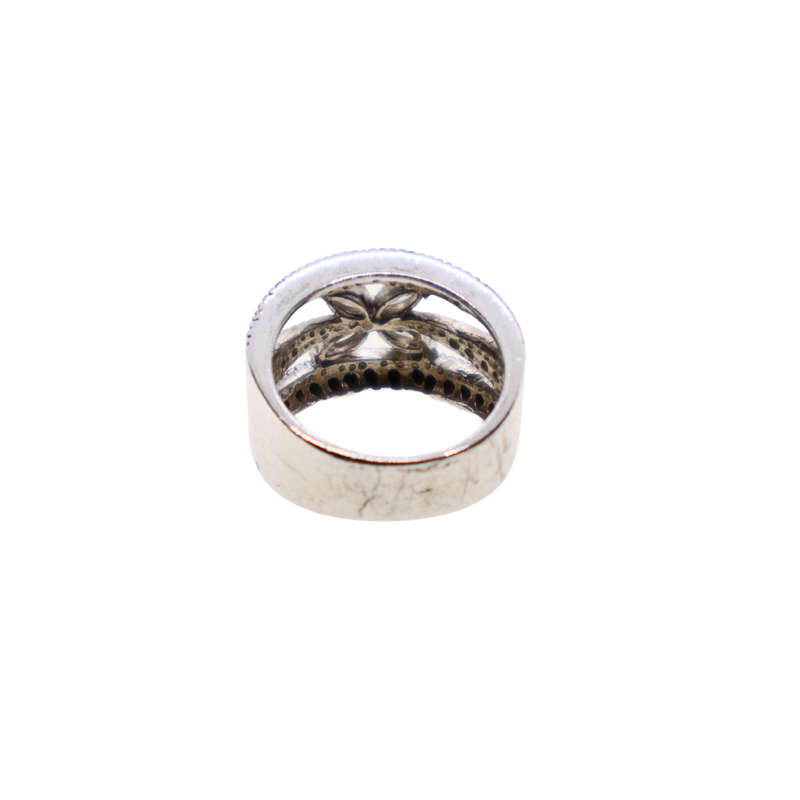Ring - 925 Silver. Clear flower in centre - ML3679