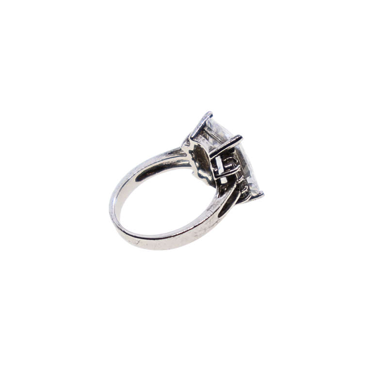 Ring - Vintage 925 Silver Emerald Cut Solitaire Ring. Large Stone & Small Stones - ML3676