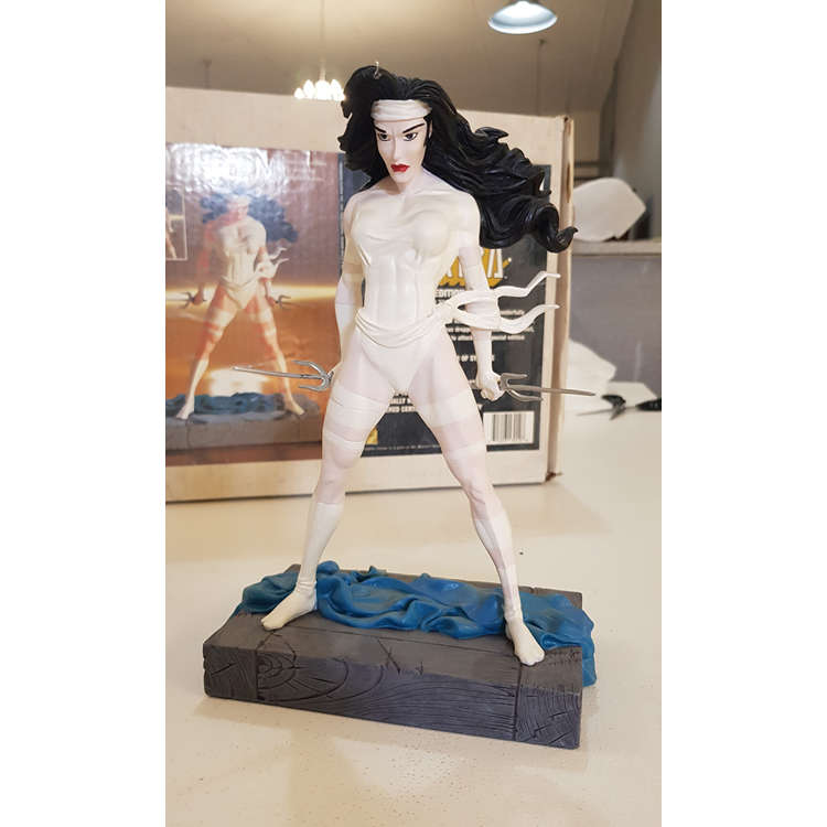 Elektra (White) Special Edition Statue