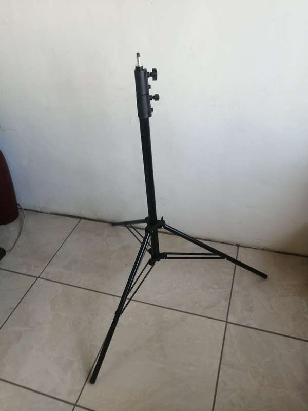 Hylow 2.8m Heavy-Duty Light Stand (Air-Cushioned) - Tripod Stand