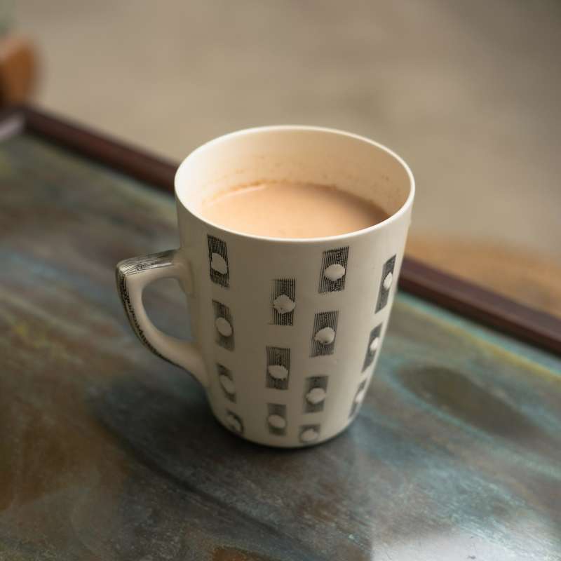 Ceramic mug - white/black pattern with handle