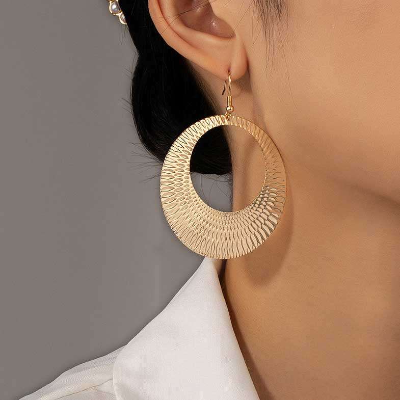Metal Detail Gold Round Design Earrings