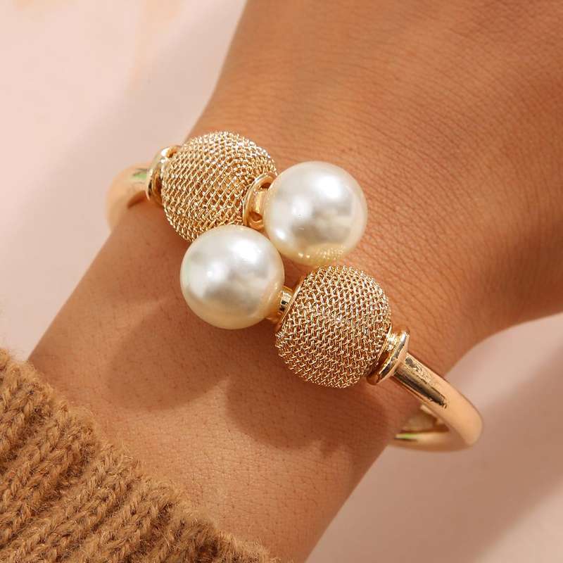 Metal Detail Gold Pearl Open Bracelet