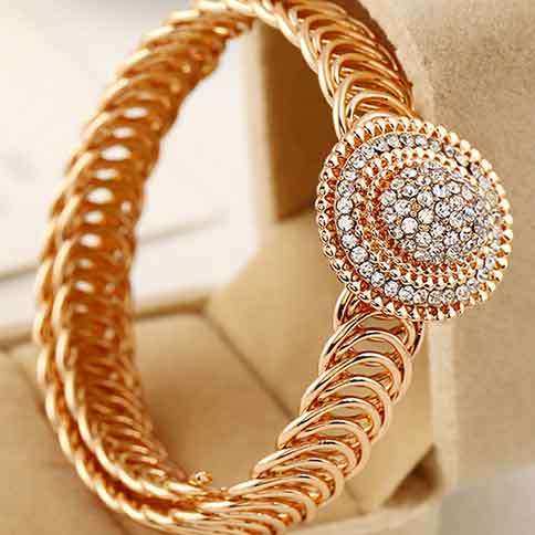Round Geometric Pattern Alloy Detail Gold Bangle