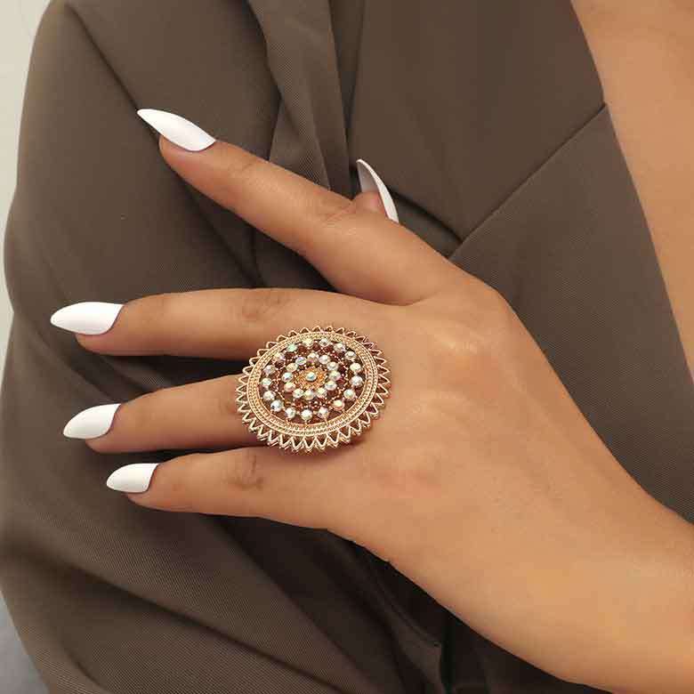 Geometric Pattern Round Alloy Detail Gold Ring