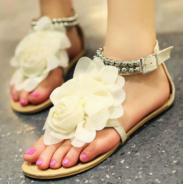 Beige Falt Toe Post Flip Flops