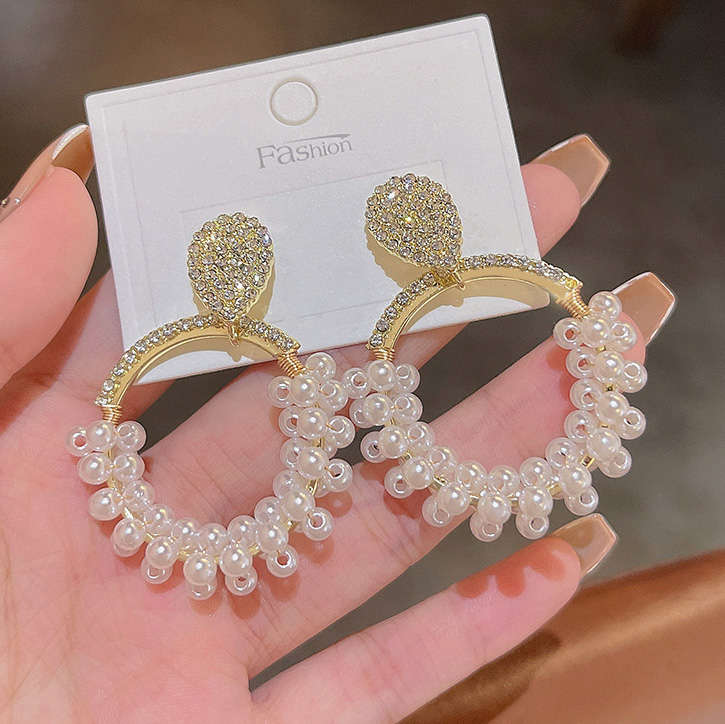 Rhinestone Design Round White Pearl Earrings
