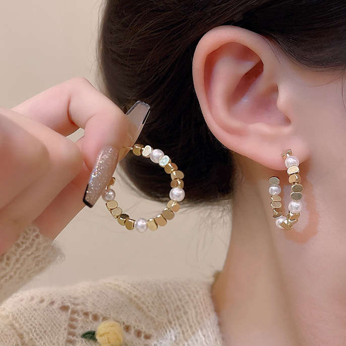 Geometric Pattern Round Gold Pearl Detail Earrings