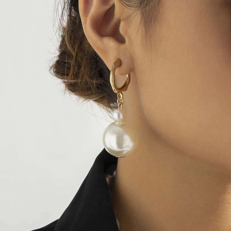 Pearl Design Metal Ring Detail White Earrings