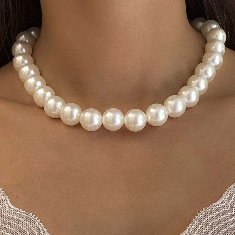 White Pearl Detail Geometric Pattern Necklace