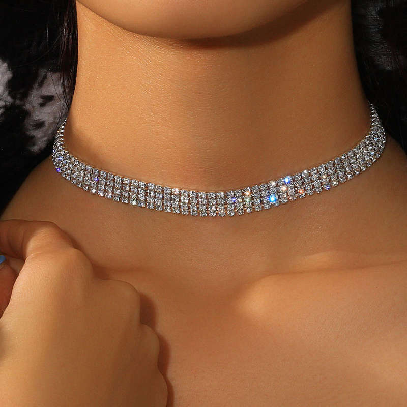 Round Rhinestone Detail Silver Metal Necklace