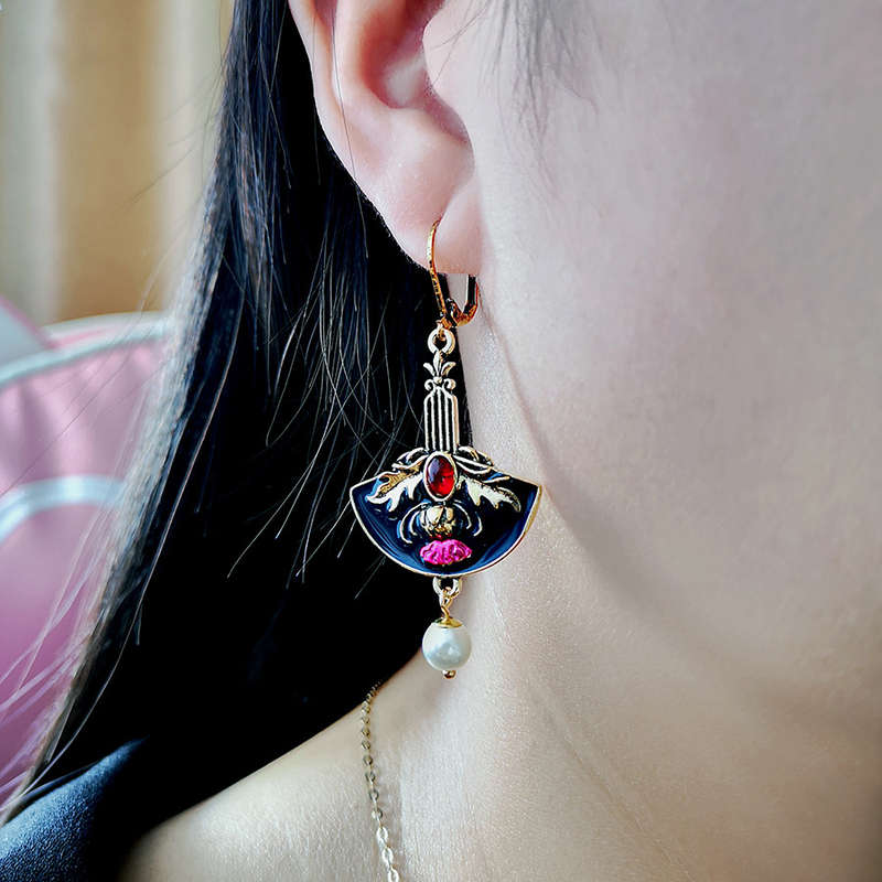 Round Retro Pearl Detail Hot Pink Earrings