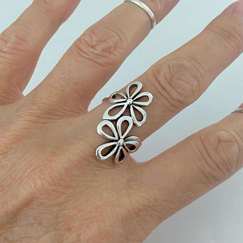 Silver Alloy Detail Floral Design Ring